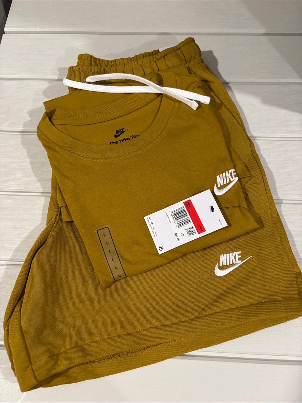 NWT Nike Men’s Mustard Gold Logo Tee & Jogger shorts Set